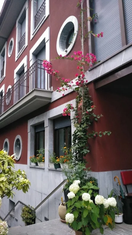 Fachada de la Casa de Espiritualidad Villa Puio